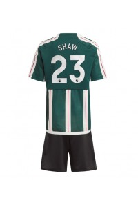Manchester United Luke Shaw #23 Jalkapallovaatteet Lasten Vieraspeliasu 2023-24 Lyhythihainen (+ Lyhyet housut)